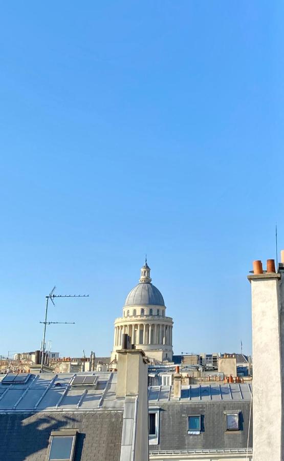 Studia * París